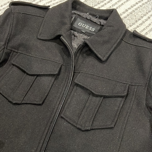 Guess men’s coat, size L - Picture 2 of 4